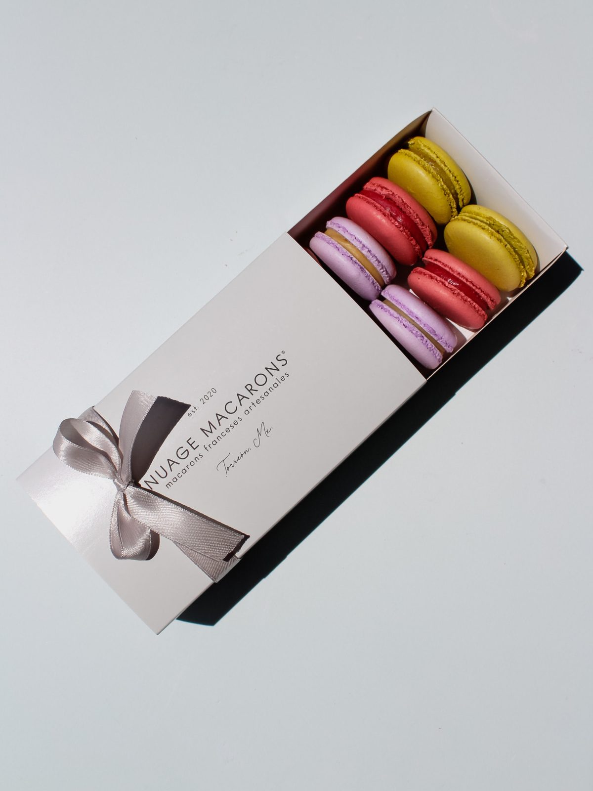 Caja alargada Nuage con macarons de colores